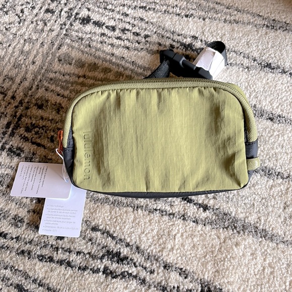 Mini everywhere belt bag lululemon bronze green/black - Picture 3 of 4